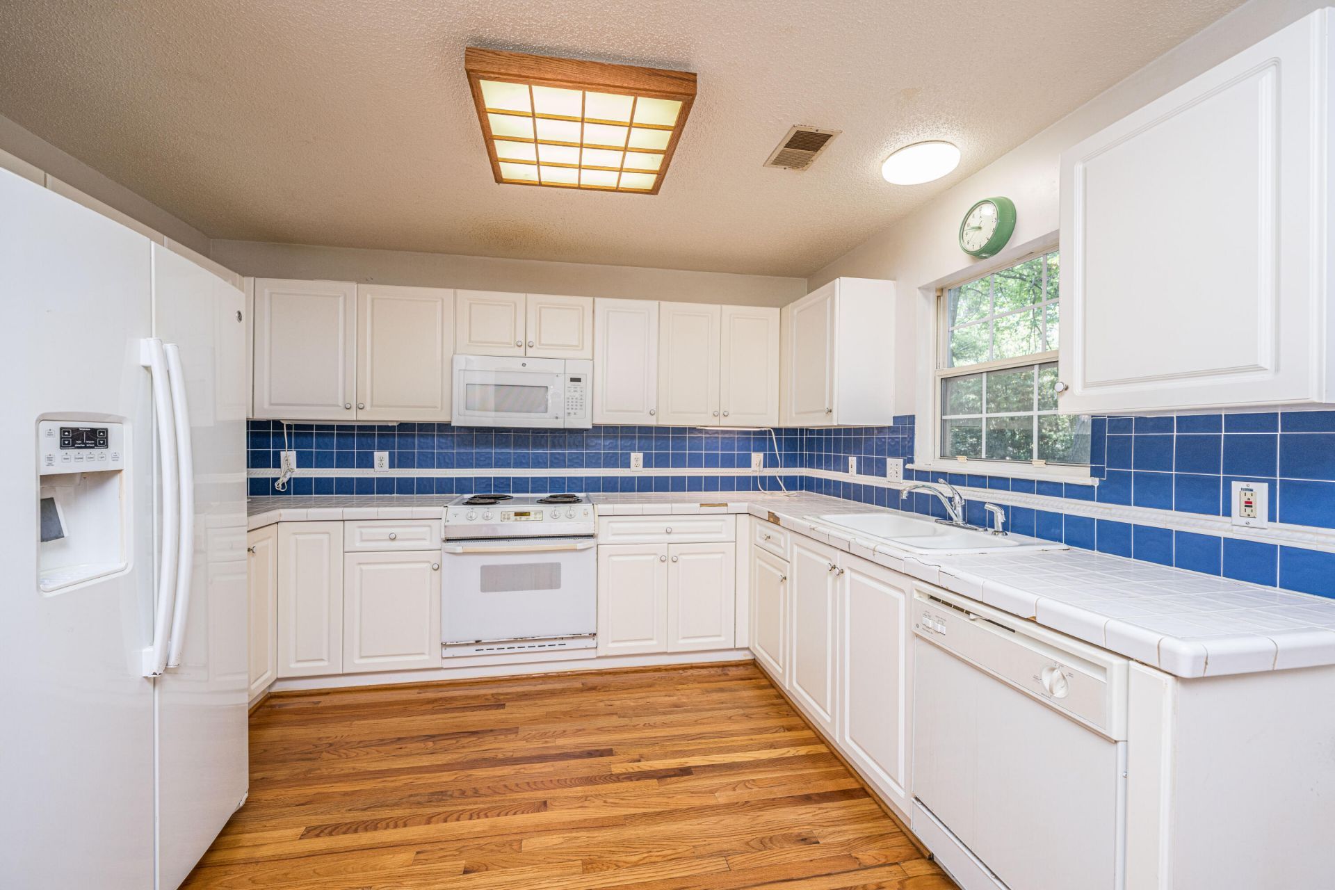 2 Latham Circle Photo 18