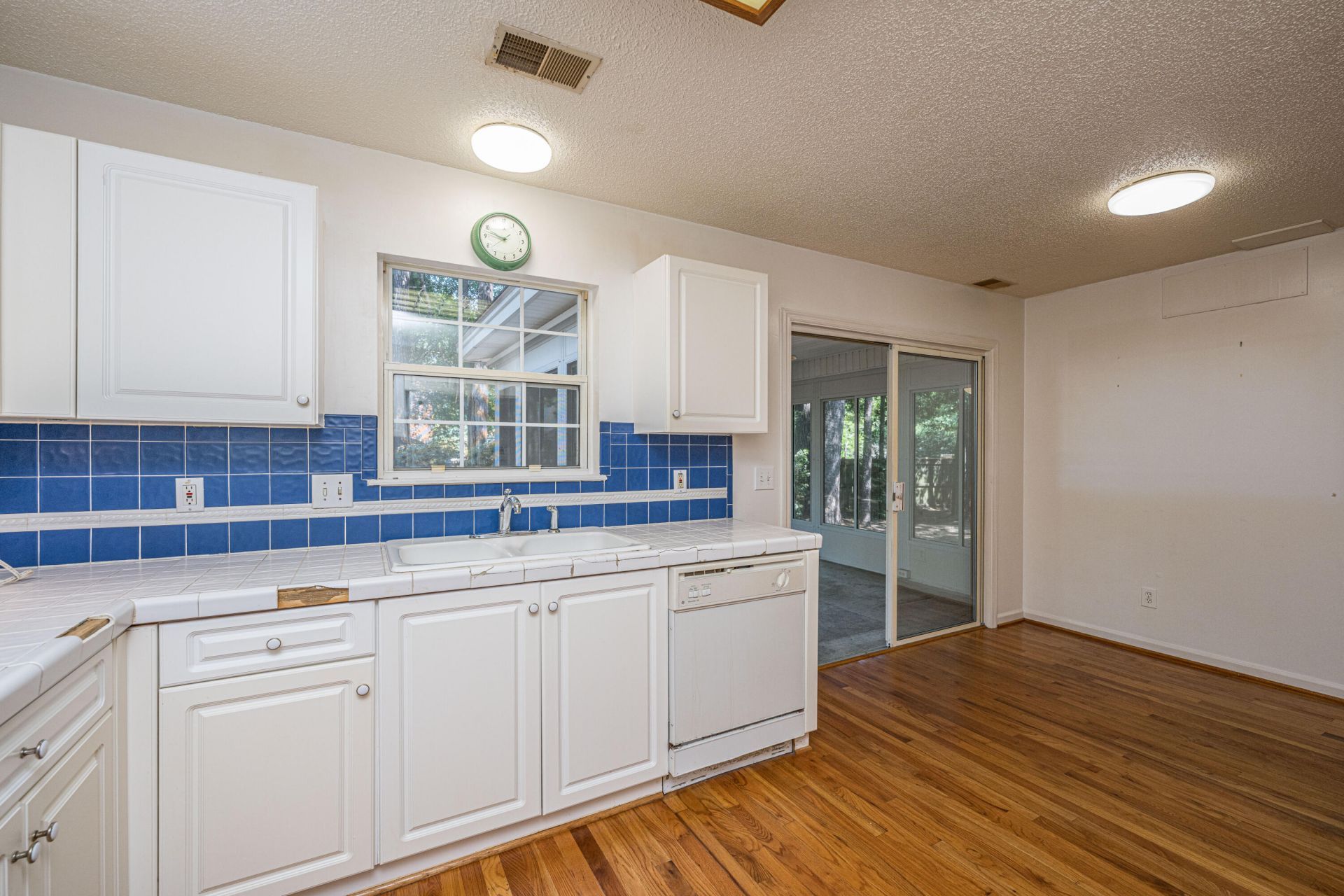 2 Latham Circle Photo 19