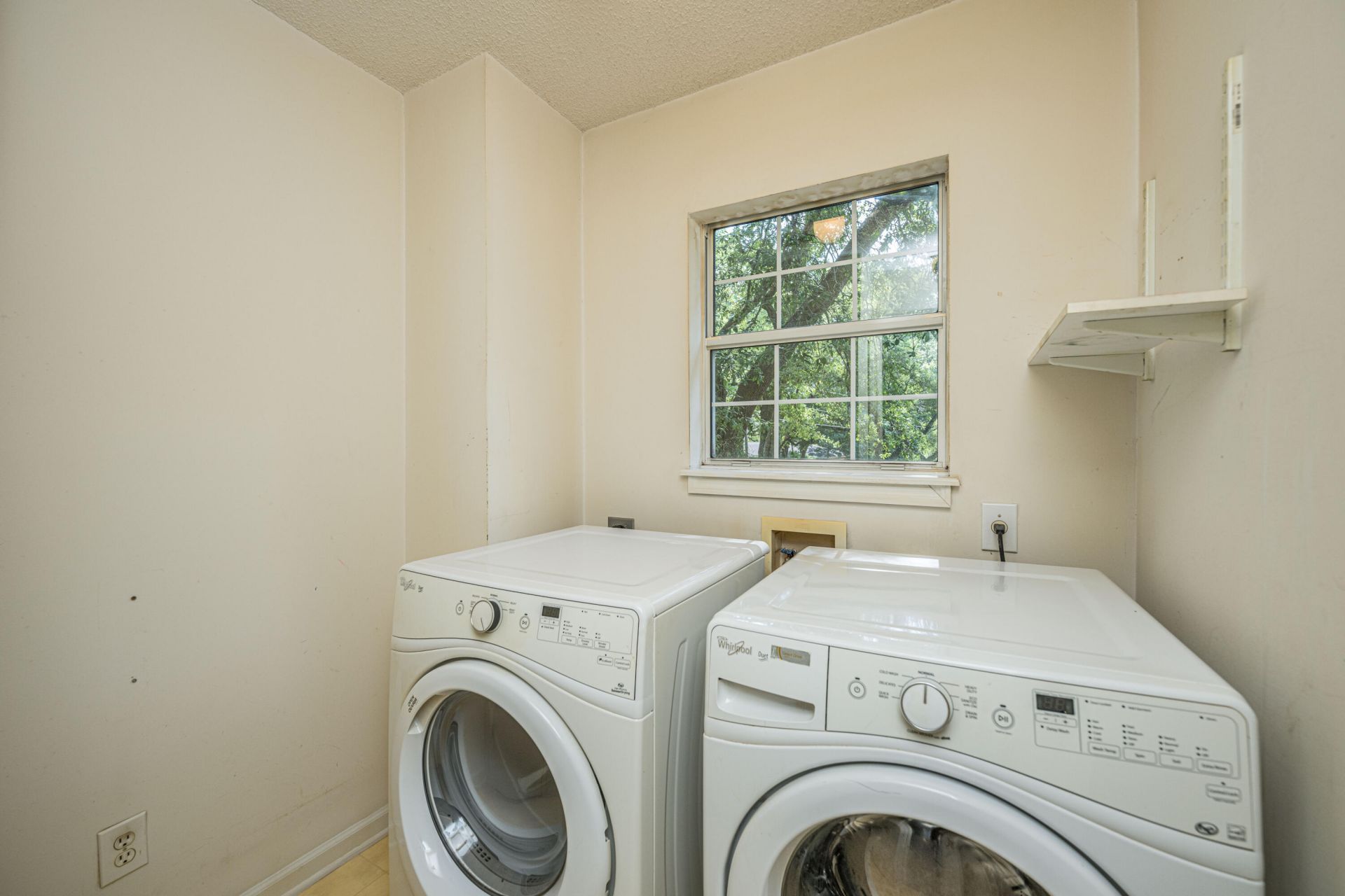 2 Latham Circle Photo 26