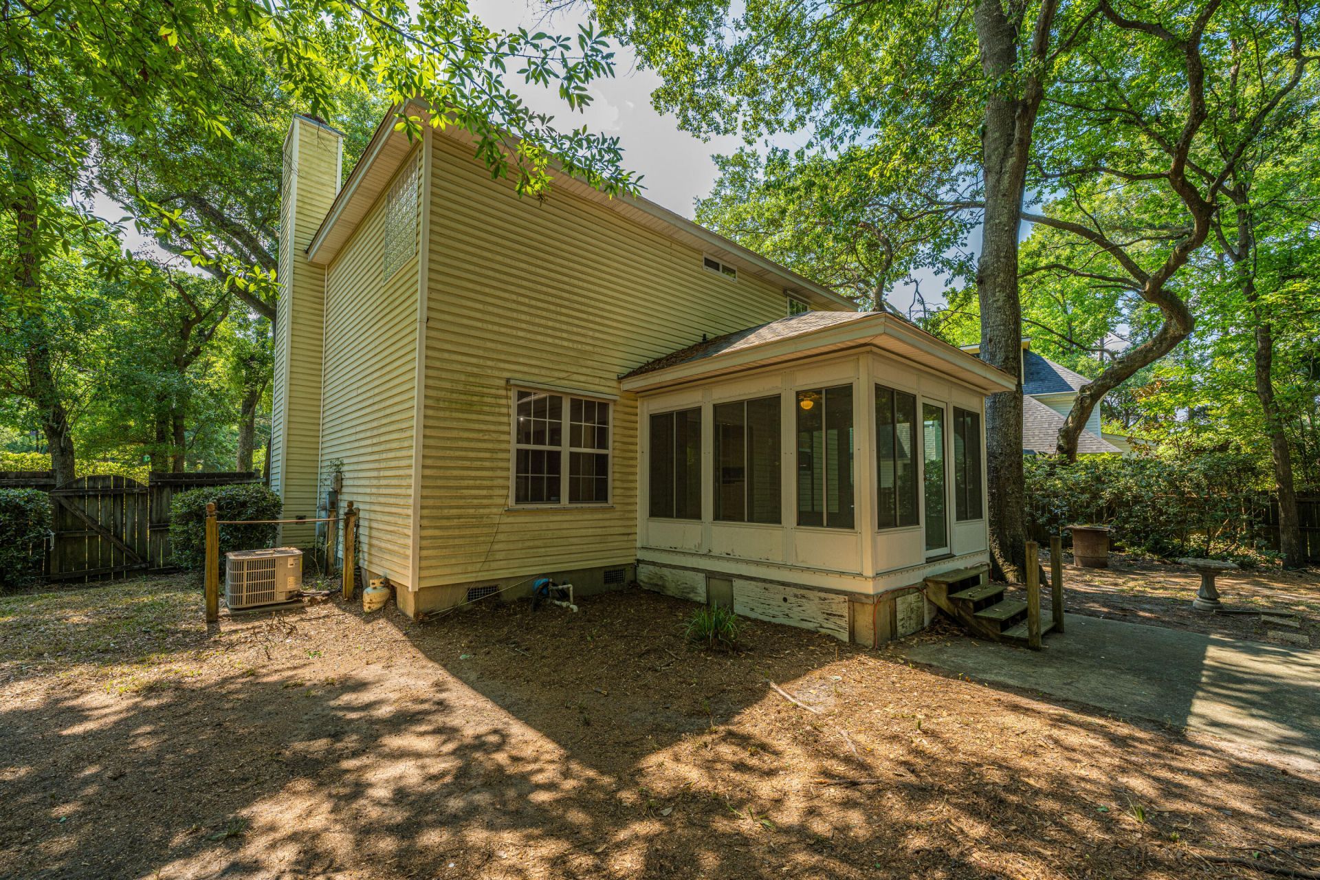 2 Latham Circle Photo 38