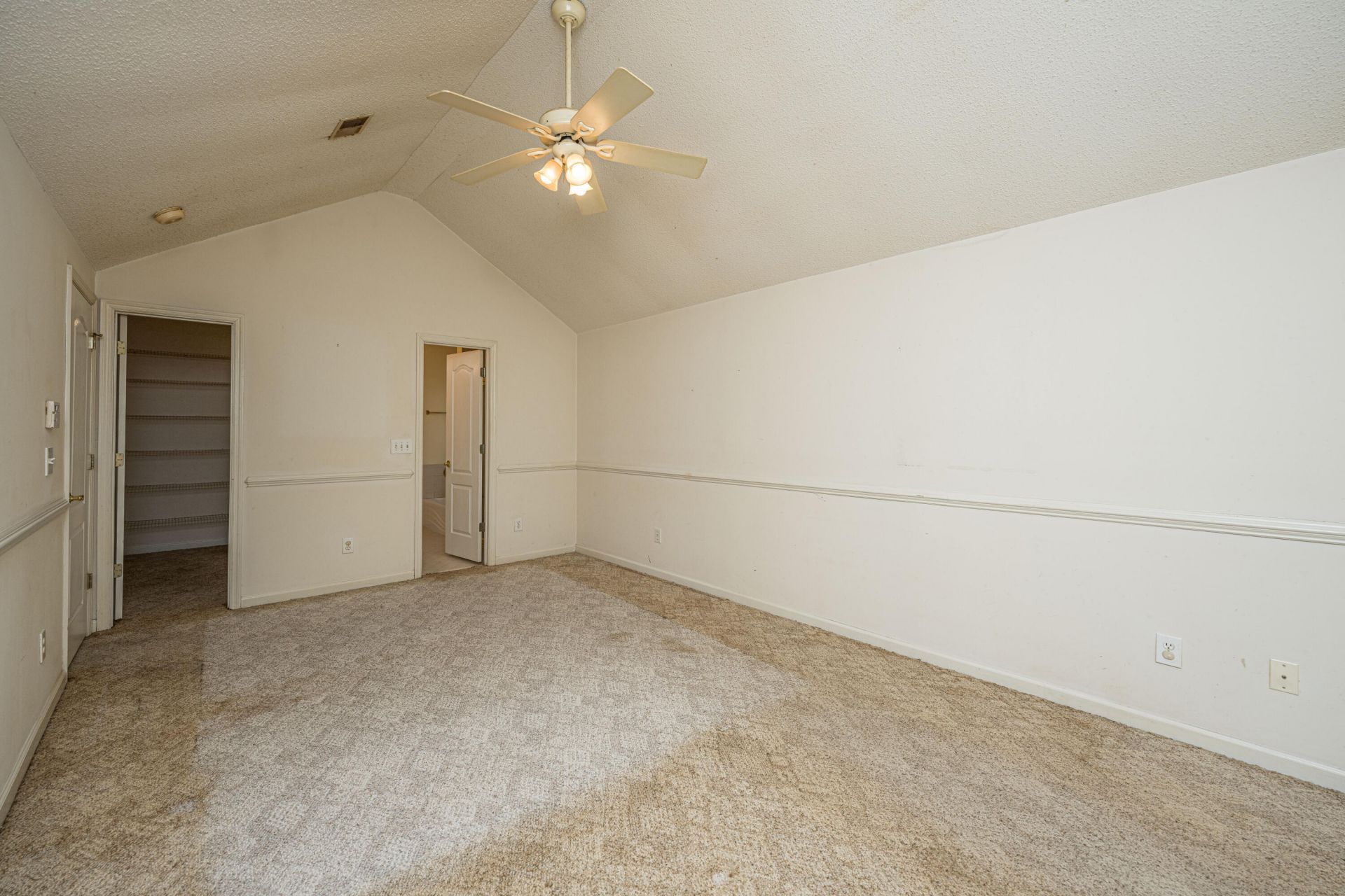 2 Latham Circle Photo 4