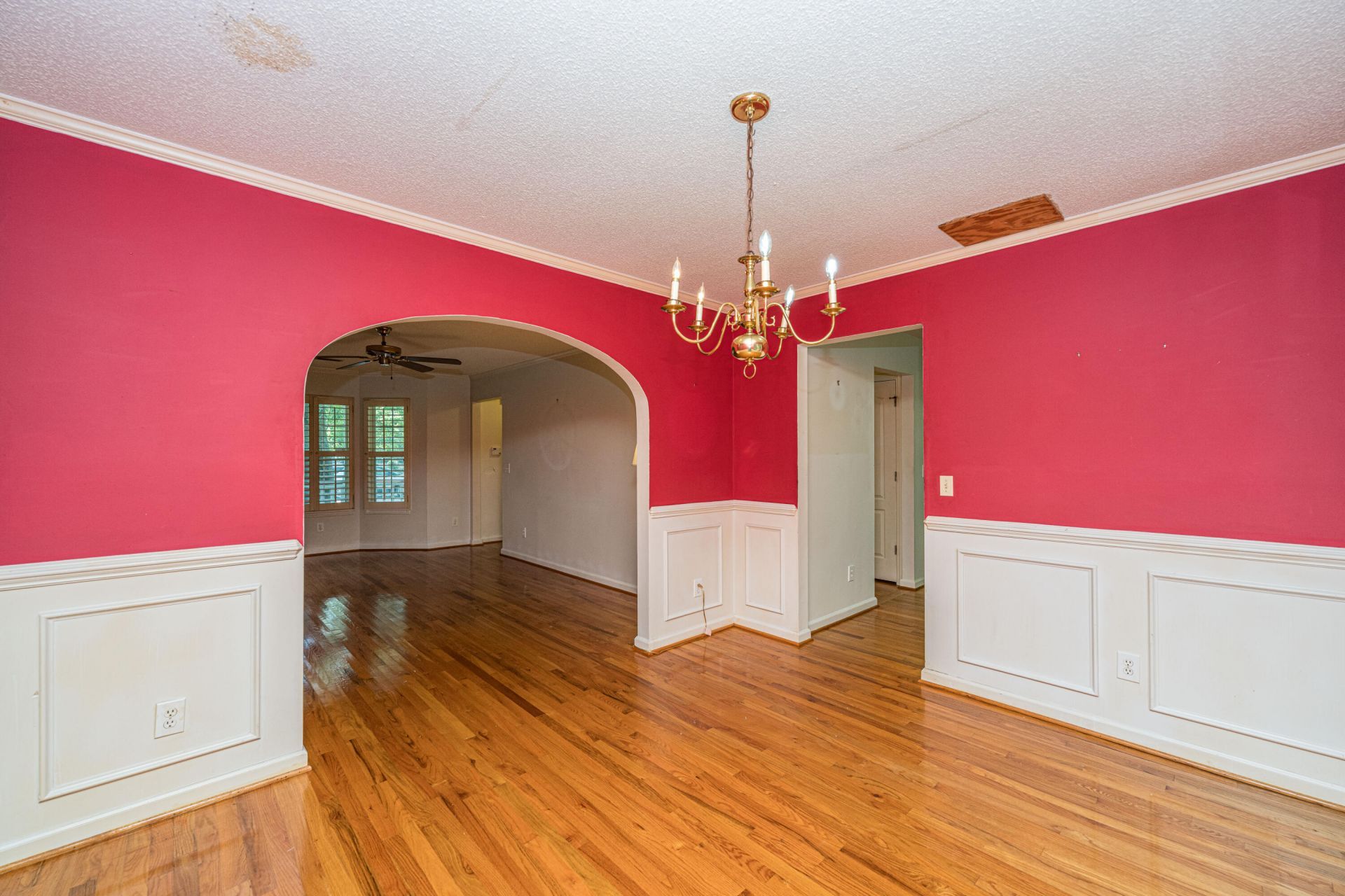 2 Latham Circle Photo 5