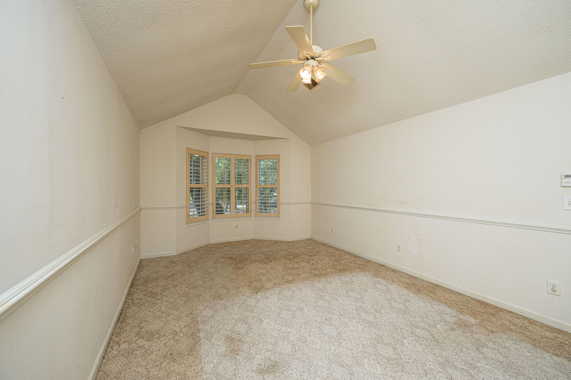 2 Latham Circle Photo 6