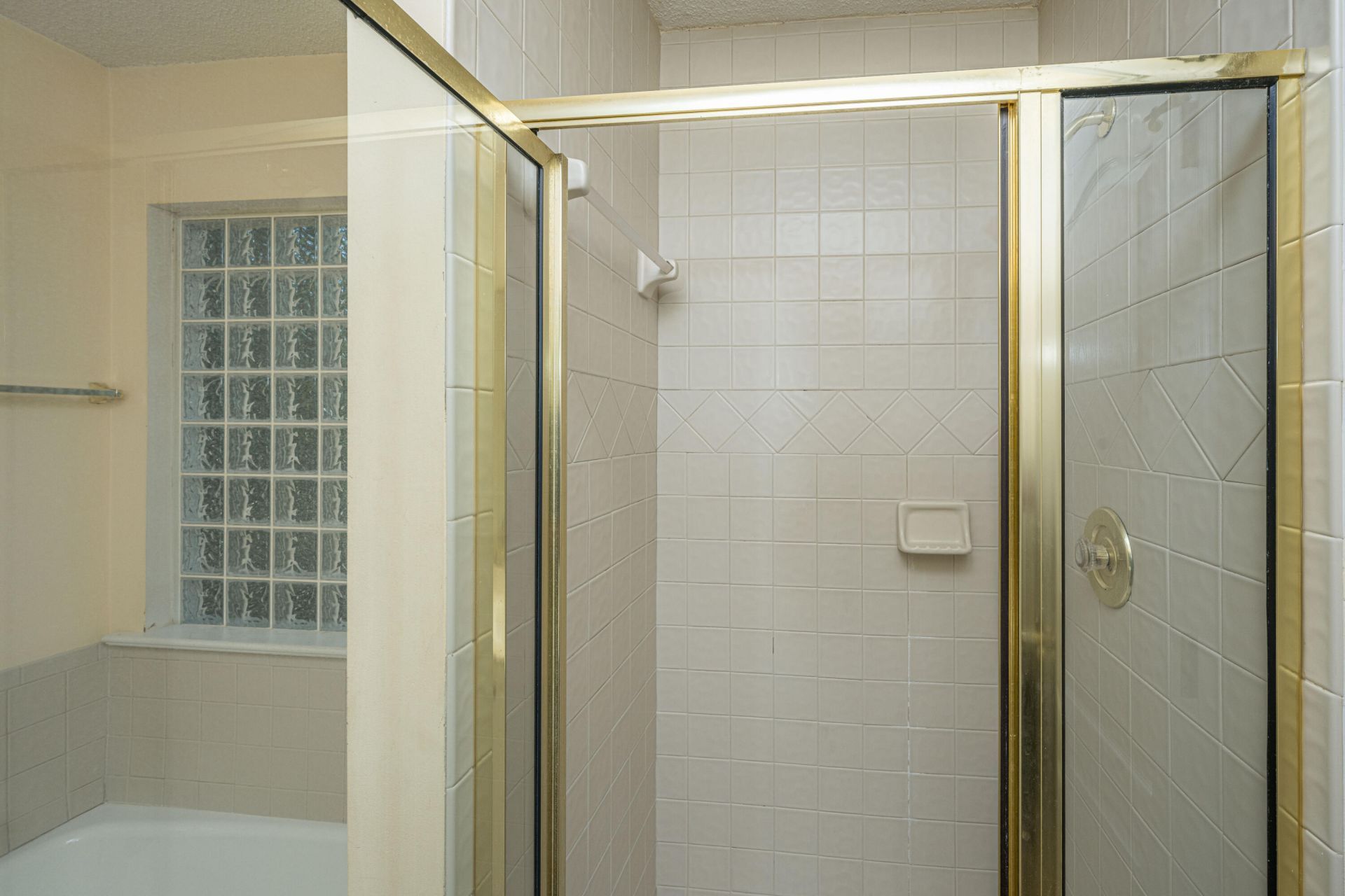 2 Latham Circle Photo 9