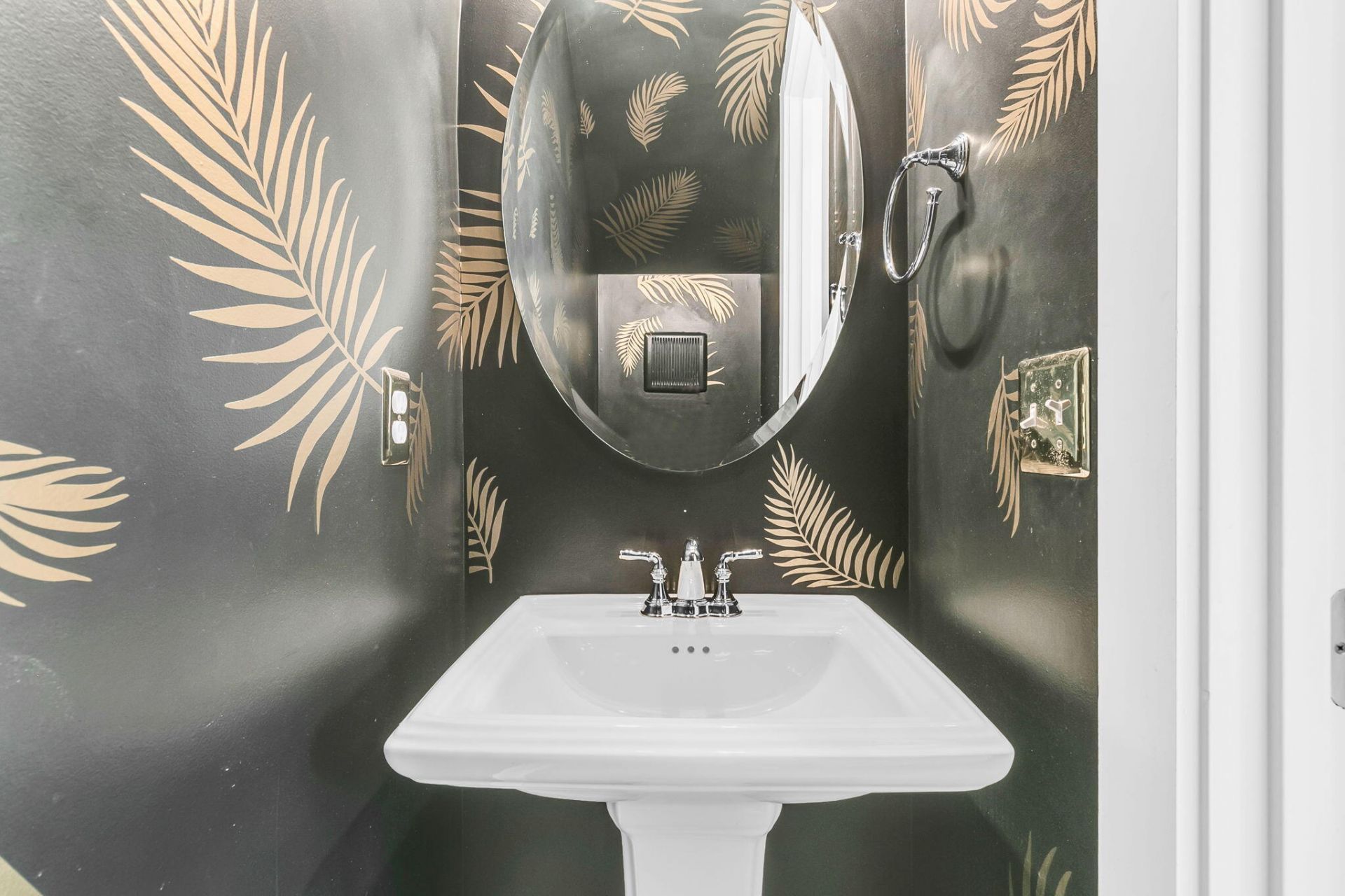 2552 Josiah Street Photo 17