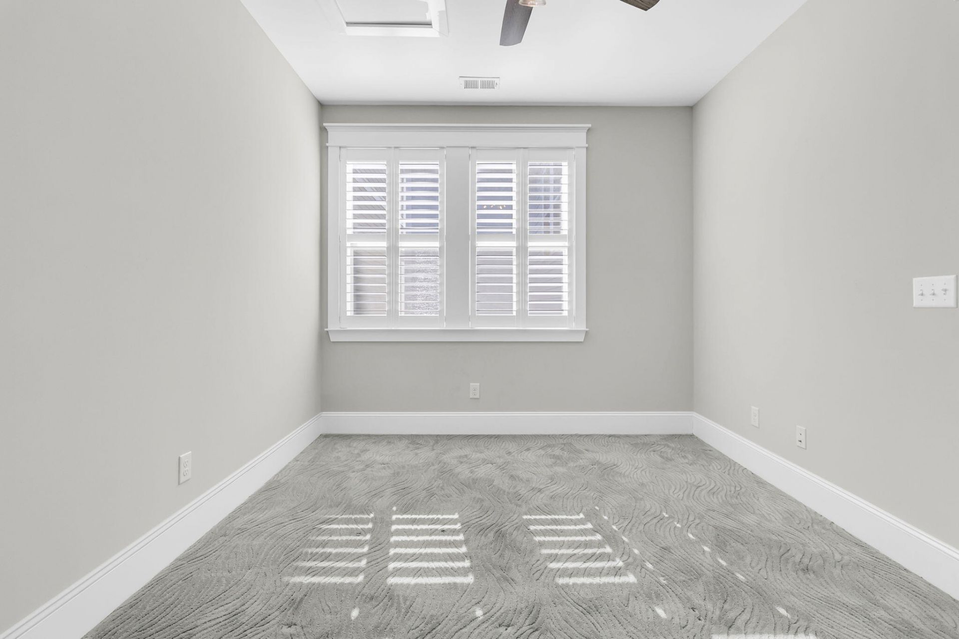 2552 Josiah Street Photo 32