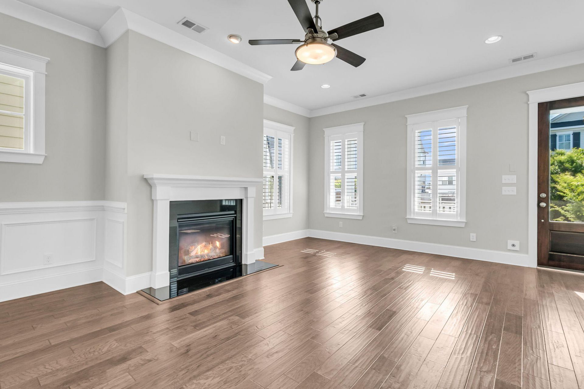 2552 Josiah Street Photo 8