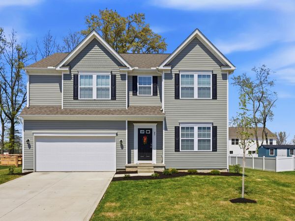 27 Hemingway Avenue , Ashville, OH 43103