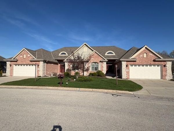 6837 W Greyhawk COURT, Franklin, WI 53132