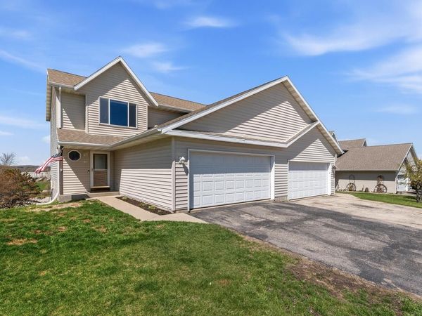 1126 Autumn DRIVE, West Bend, WI 53090