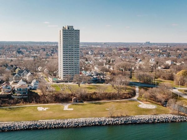 2525 S Shore DRIVE, Unit 2A, Milwaukee, WI 53207