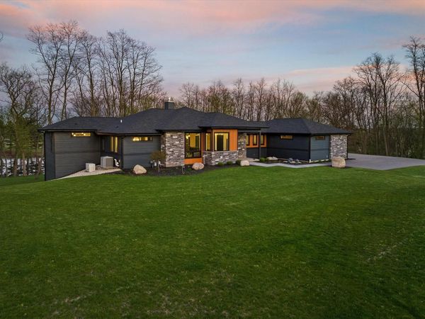 815 N English Settlement AVENUE, Burlington, WI 53105