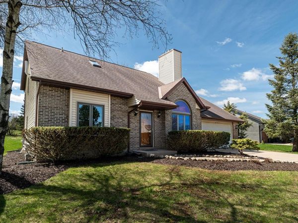 N75W23419 N Ridgeview CIRCLE, Sussex, WI 53089