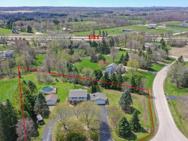 2805 Farview DRIVE, Richfield, WI 53076