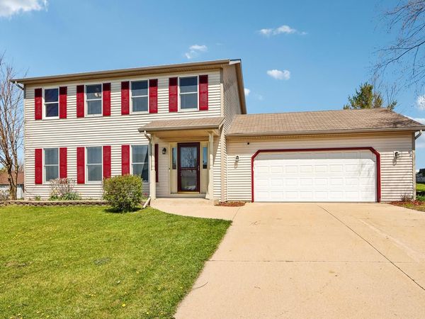 1412 Stoneridge DRIVE, Watertown, WI 53098