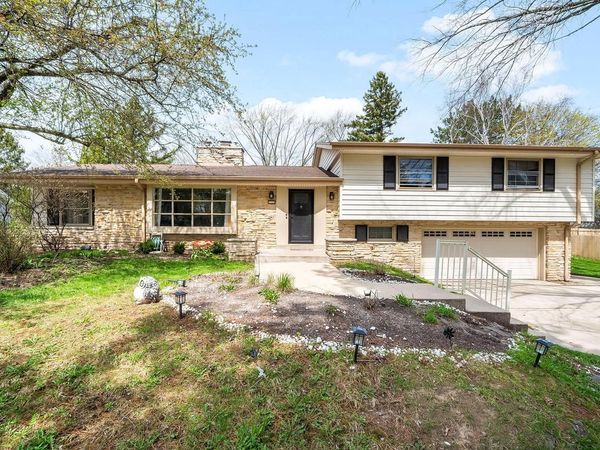 2526 W Dunwood ROAD, Glendale, WI 53209