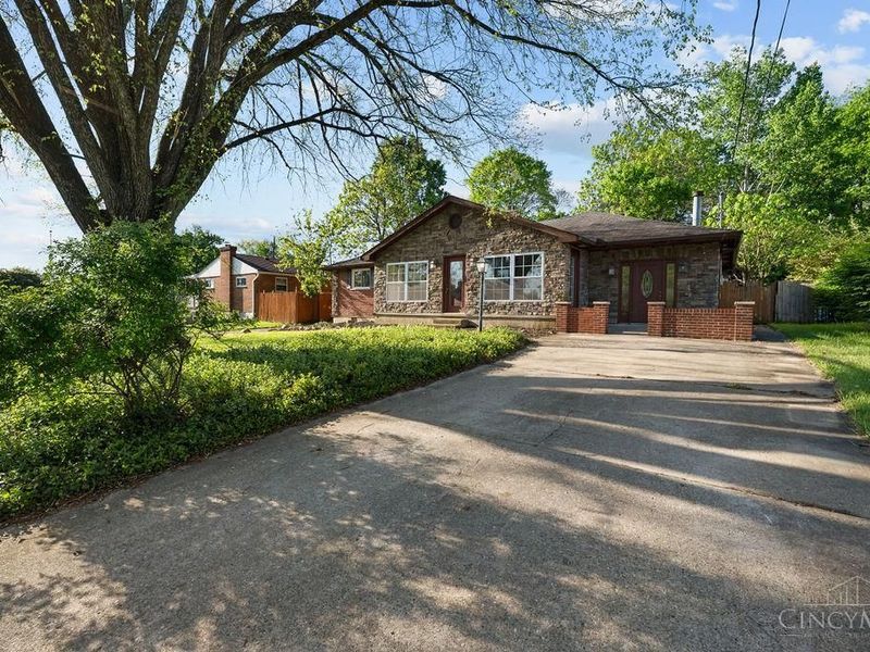 563 Lafayette Avenue, Springdale, OH 45246 Photo 2