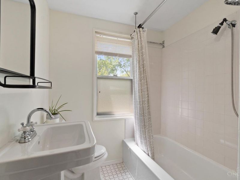 6606 Murray Avenue, Columbia Twp, OH 45227 Photo 21