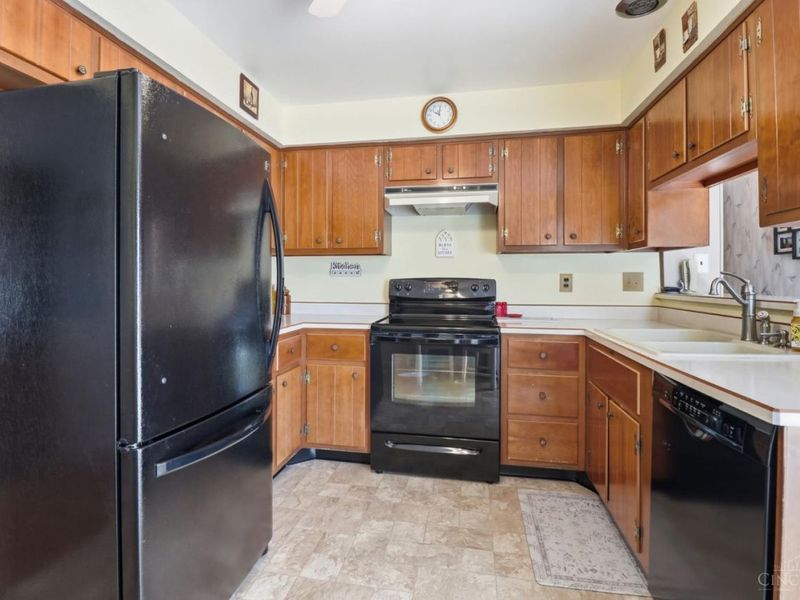 6208 Kingoak Drive, Green Township, OH 45248 Photo 13