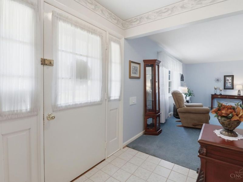 6208 Kingoak Drive, Green Township, OH 45248 Photo 4