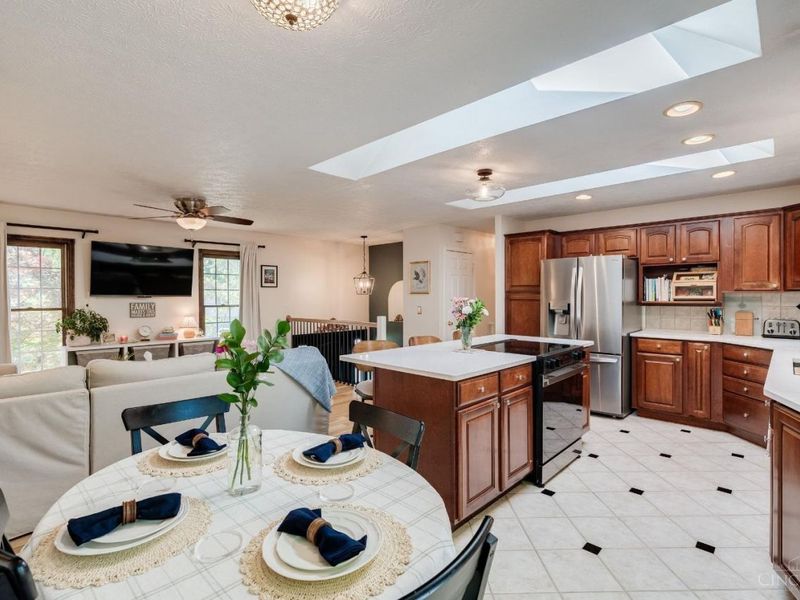 7834 Stonehill Drive, Anderson Twp, OH 45255 Photo 9