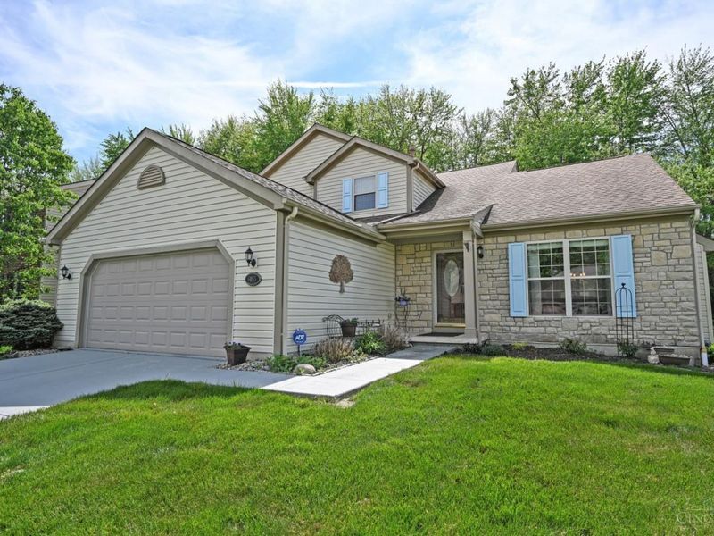 6085 Chamblee Drive, Miami Twp, OH 45140 Photo 1