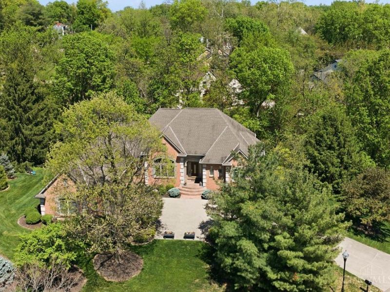 11 Camargo Canyon Drive, Madeira, OH 45243 Photo 2