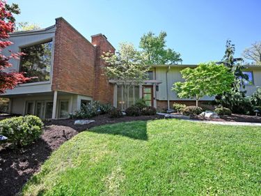 433 Hidden Valley Lane, Wyoming, OH 45215