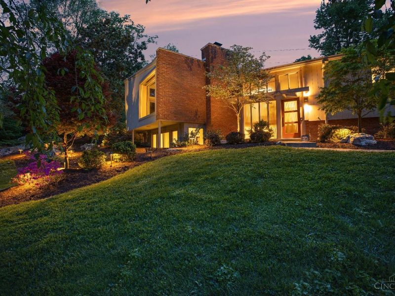 433 Hidden Valley Lane, Wyoming, OH 45215 Photo 2