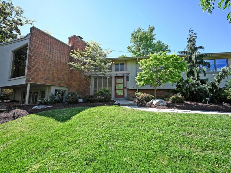 433 Hidden Valley Lane, Wyoming, OH 45215 Photo 3