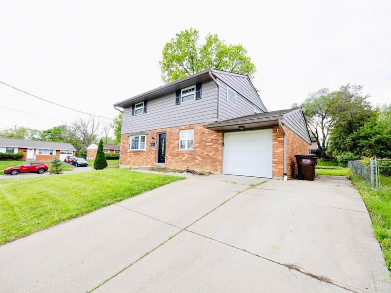 11625 Hollingsworth, Forest Park, OH 45240 Photo 2