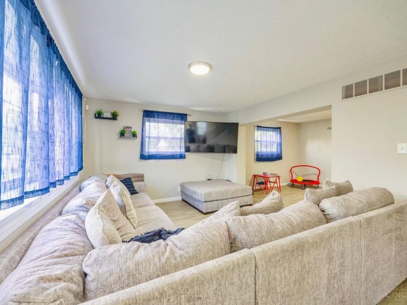 11625 Hollingsworth, Forest Park, OH 45240 Photo 9