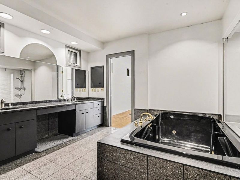 3583 Cooper Road, Blue Ash, OH 45241 Photo 13