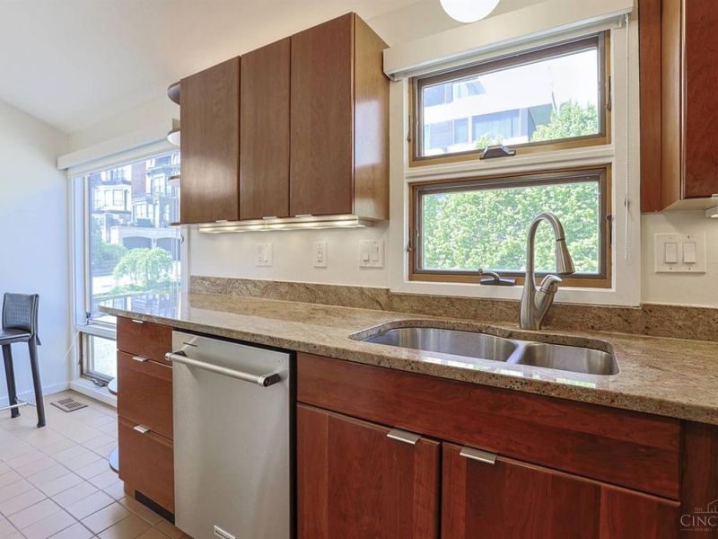 1022 Hatch Street, Cincinnati, OH 45202 Photo 18