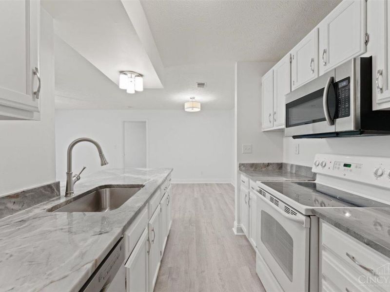 8839 Eagleview Drive, Unit 4, West Chester, OH 45069 Photo 10