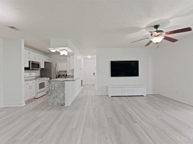 8839 Eagleview Drive, Unit 4, West Chester, OH 45069 Photo 4