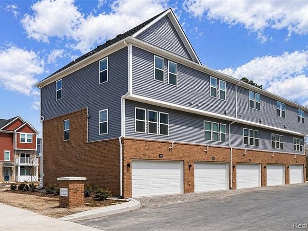 4876 Parkside Lane, Troy, MI 48085