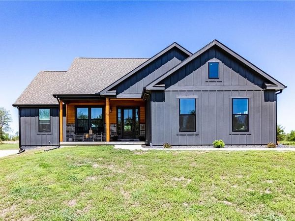 53 SW 150th Road, Warrensburg, MO 64093