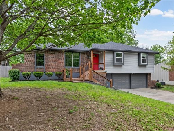 3609 NE Chapel Drive, Lee's Summit, MO 64064
