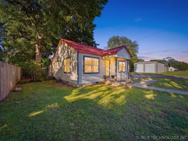 320 E Gentry Avenue, Checotah, OK 74426