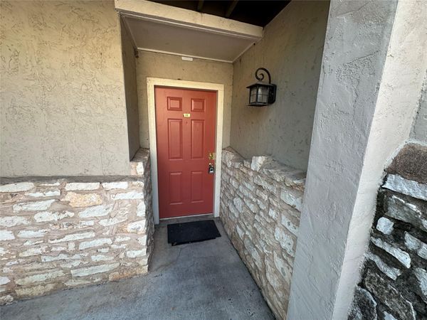 6810 Deatonhill DR, Unit 116, Austin, TX 78745