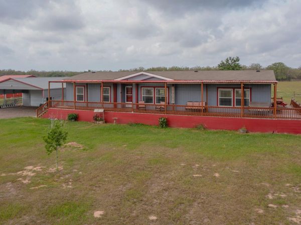 664 Garrett RD , Yoakum, TX 77995
