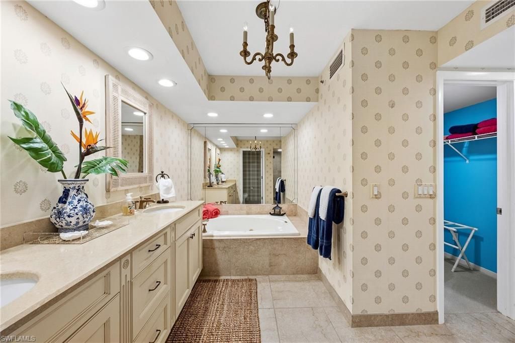 4651 Gulf Shore Blvd N, Unit 205, Naples, FL 34103 Photo