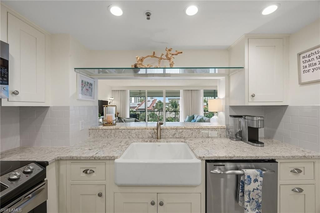 4651 Gulf Shore Blvd N, Unit 205, Naples, FL 34103 Photo