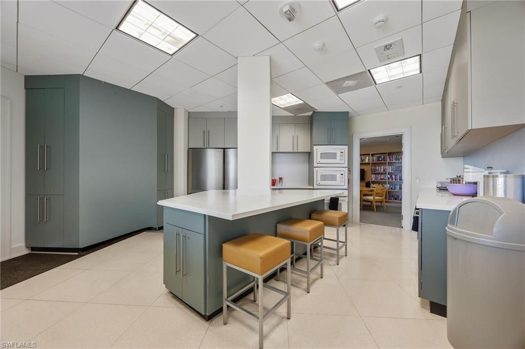 4651 Gulf Shore Blvd N, Unit 205, Naples, FL 34103 Photo