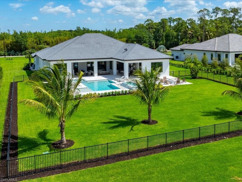 6462 Daniels Rd , Naples, FL 34109 Photo