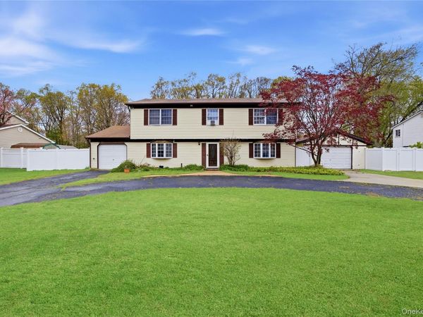 27 Millbury Lane , Setauket, NY 11720