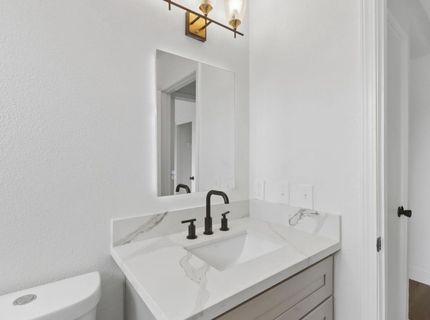 2 Cismont Ct, Sacramento, CA 95823 Photo