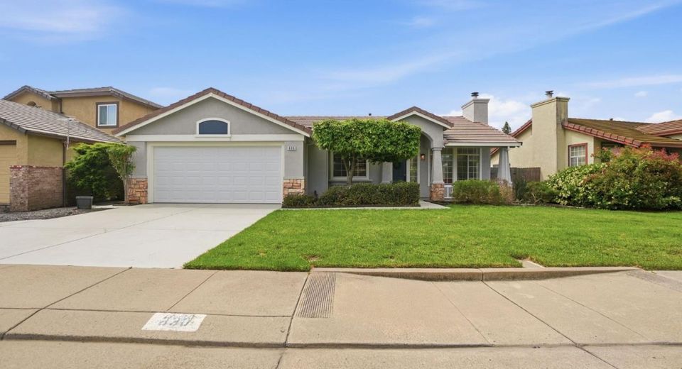 830 Sugar Pine Dr, Lathrop, CA 95330 Photo