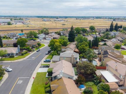 830 Sugar Pine Dr, Lathrop, CA 95330 Photo